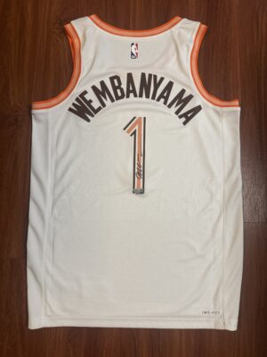 img_7105 🏀【球迷必收|Victor Wembanyama 球迷版 親筆簽名球衣】