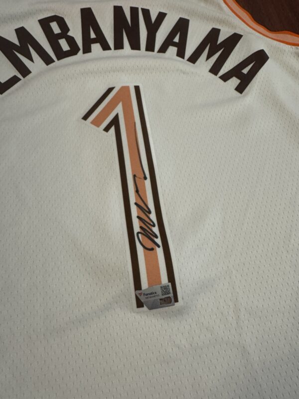 img_7106 🏀【球迷必收|Victor Wembanyama 球迷版 親筆簽名球衣】