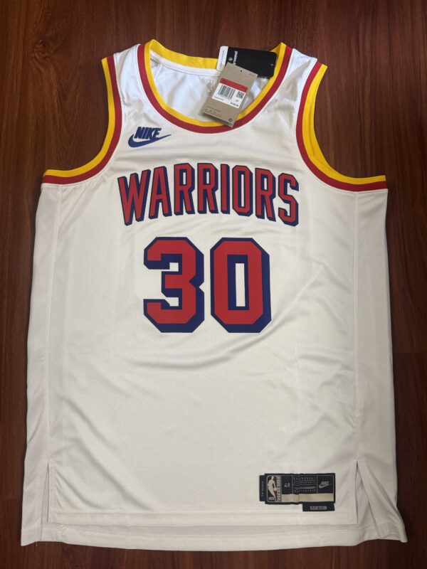 img_7119-2 🏀【球迷必收|Stephen Curry 球迷版 親筆簽名球衣】