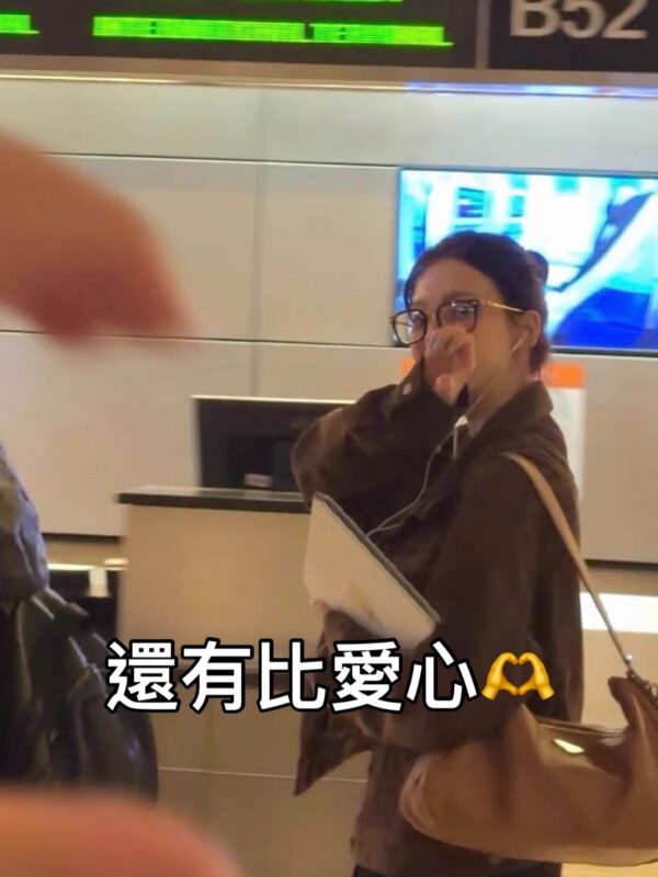 6F621708-478A-4C85-B716-B7985904B747 🎶【歌迷必收|aespa Karina 親筆簽名拍立得】