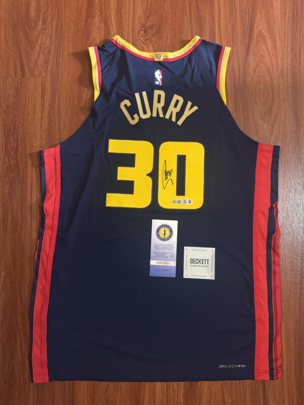 IMG_7300 🏀【球迷必收|SStephen Curry 城市版 球員版 4000 顆三分球紀念款 親筆簽名球衣】