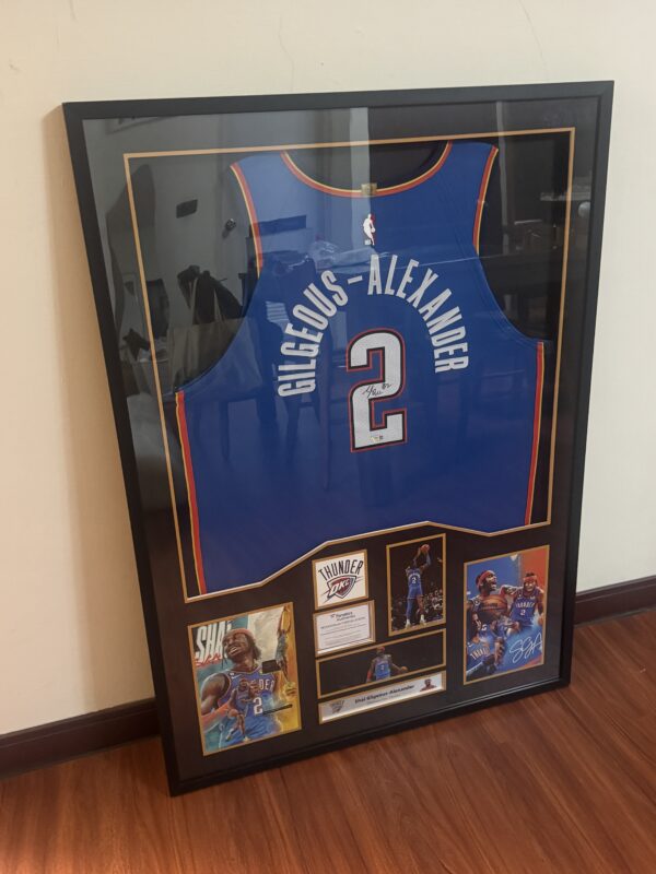 IMG_7328 🏀【球迷必收|Shai Gilgeous-Alexander 球員版 精裝裱框 簽名球衣】