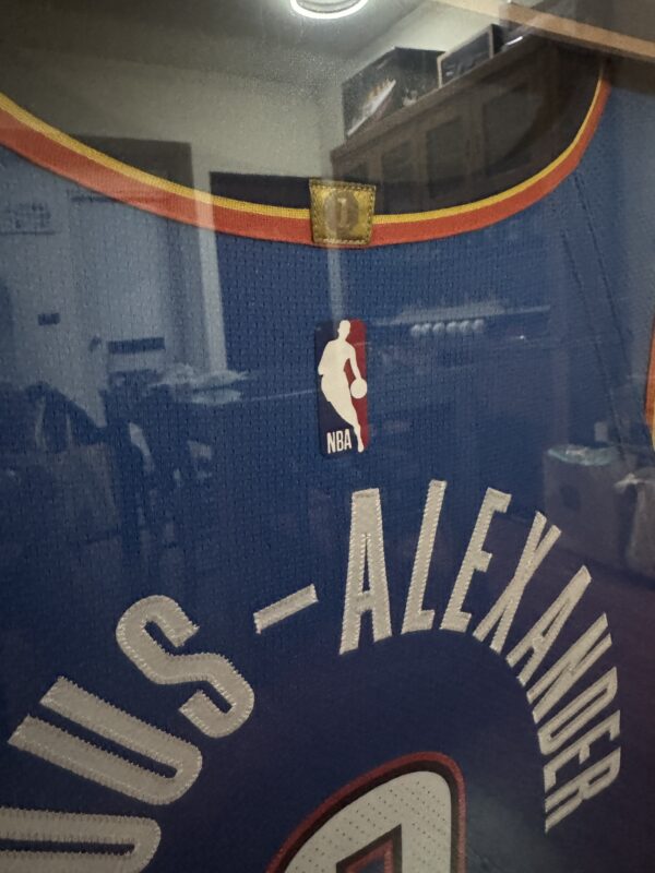 IMG_7330 🏀【球迷必收|Shai Gilgeous-Alexander 球員版 精裝裱框 簽名球衣】