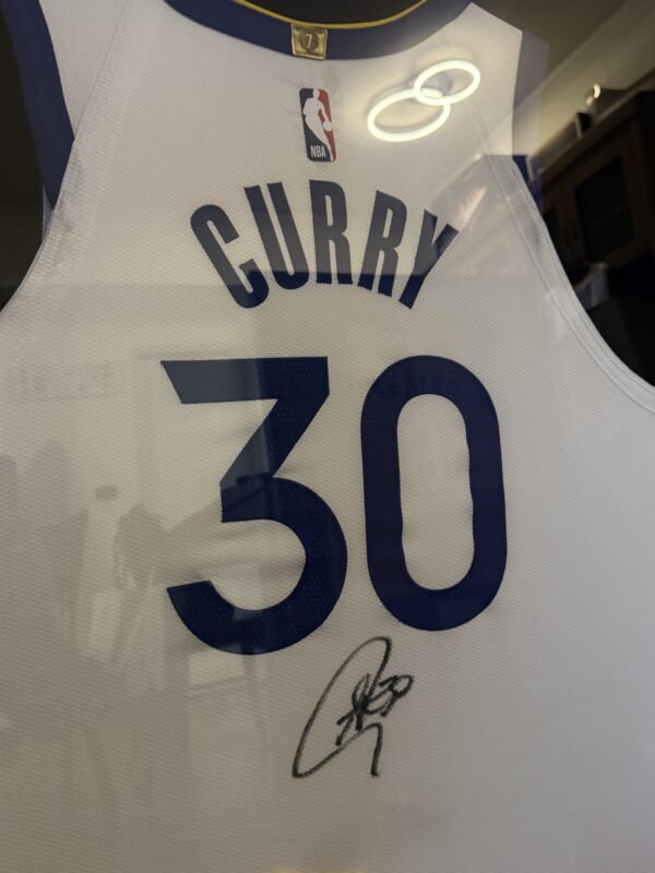 IMG_7392 🏀【球迷必收| Stephen Curry 簽名球衣 金州勇士隊 白色球員版】