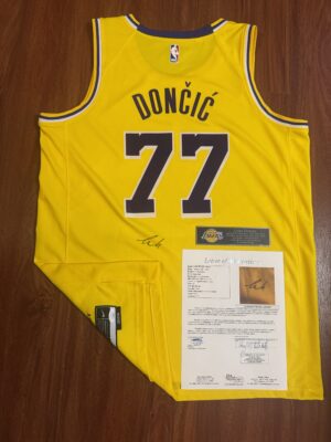 img_7100-2 🏀【球迷必收|Luka Dončić 球迷版 親筆簽名球衣】