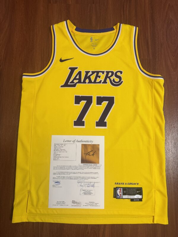 img_7101-2 🏀【球迷必收|Luka Dončić 球迷版 親筆簽名球衣】