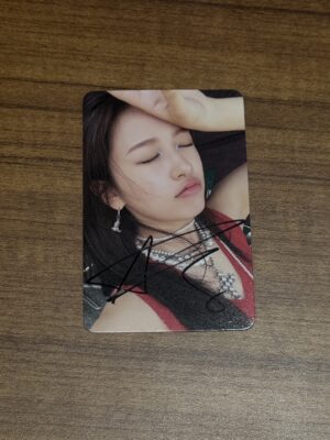 🎶【歌迷必收｜《IVE SECRET》IVE 安俞真  親筆簽名小卡】