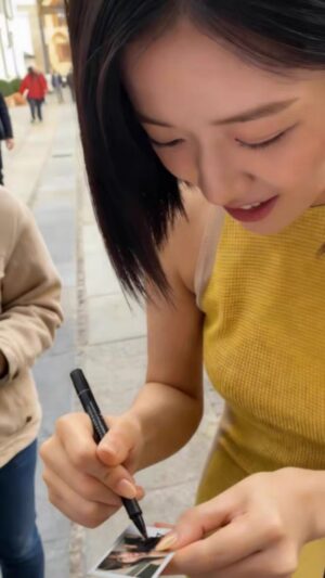 【收藏家先生】｜現貨不用等｜有來源｜安俞真 親筆簽名拍立得