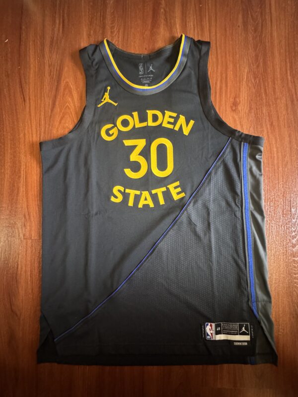 【收藏家先生】｜現貨不用等｜Stephen Curry  三方+大圖認證認證 球員版簽名球衣