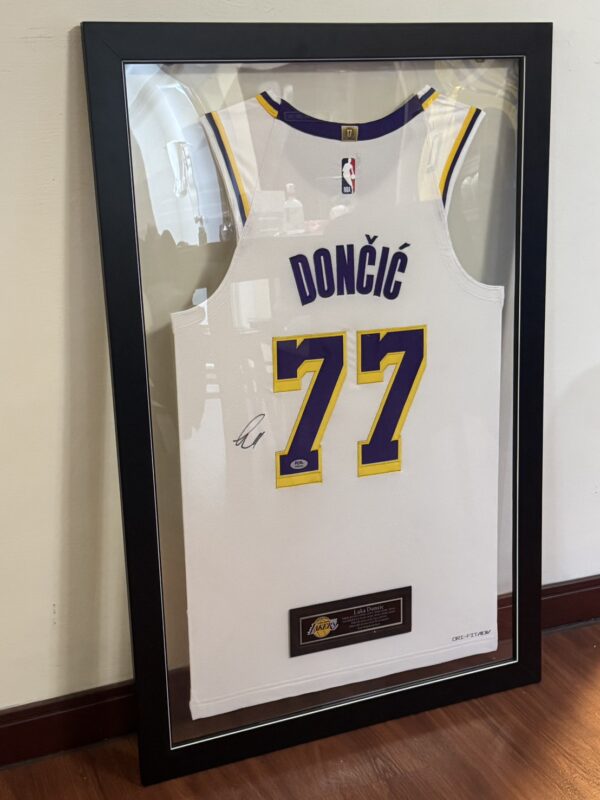 【收藏家先生】｜現貨不用等｜Luka Doncic 湖人主場限定款 球員版 簽名球衣