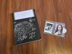 【收藏家先生】｜韓團｜I-DLE 全員親筆簽名專輯《I TRUST》｜現貨不用等
