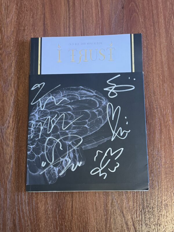 S__93134874_0 【收藏家先生】|韓團|I-DLE 全員親筆簽名專輯《I TRUST》|現貨不用等