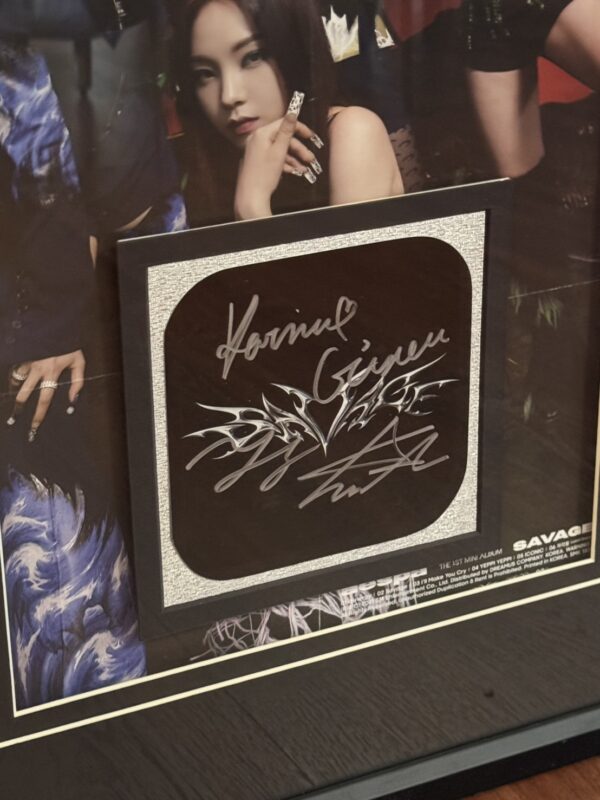 【收藏家先生】｜韓團｜aespa 親筆簽名海報｜裱框收藏｜現貨不用等