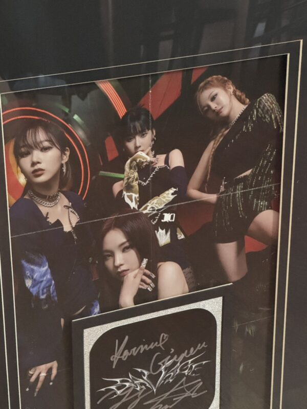 【收藏家先生】｜韓團｜aespa 親筆簽名海報｜裱框收藏｜現貨不用等