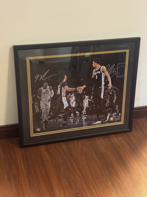 【收藏家先生】｜NBA｜簽名海報｜  Wembanyama & Castle 親筆簽名海報含裱框