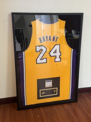 10.1 【收藏家先生】|現貨不用等|簽名球衣|NBA|Kobe Bryant 球迷版 黃色24號 PSA認證簽名球衣