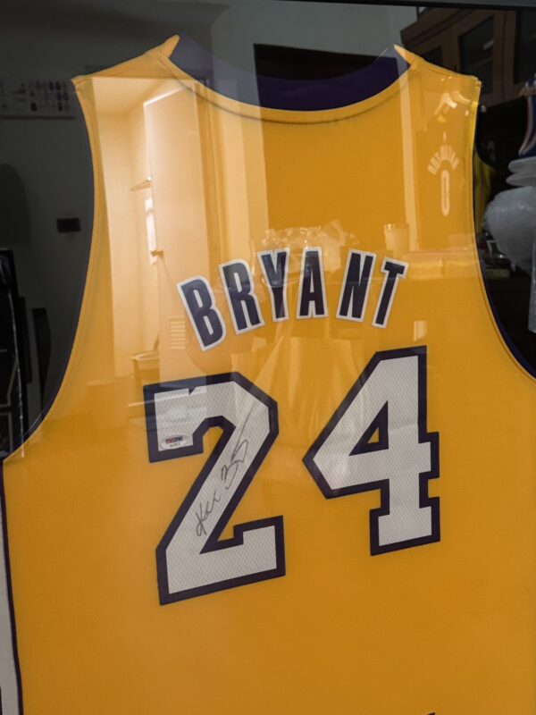 10.2 【收藏家先生】|現貨不用等|簽名球衣|NBA|Kobe Bryant 球迷版 黃色24號 PSA認證簽名球衣