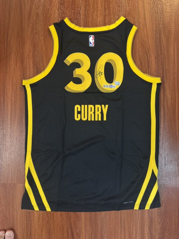 8.1 【收藏家先生】|現貨不用等|NBA|Stephen Curry球迷版BAS、USASM、Fanatics 認證 簽名球衣