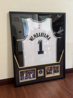 【收藏家先生】｜現貨不用等｜NBA｜簽名球衣｜Victor Wembanyama 球迷版 親筆簽名球衣含精緻裱框