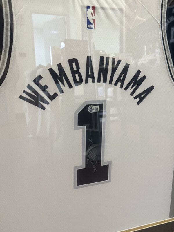 O.2 【收藏家先生】|現貨不用等|NBA|簽名球衣|Victor Wembanyama 球迷版 親筆簽名球衣含精緻裱框