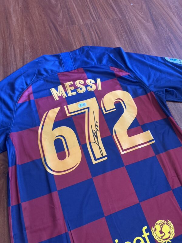 【收藏家先生】｜足球｜簽名球衣｜Messi 梅西巴塞 BAS認證簽名球衣