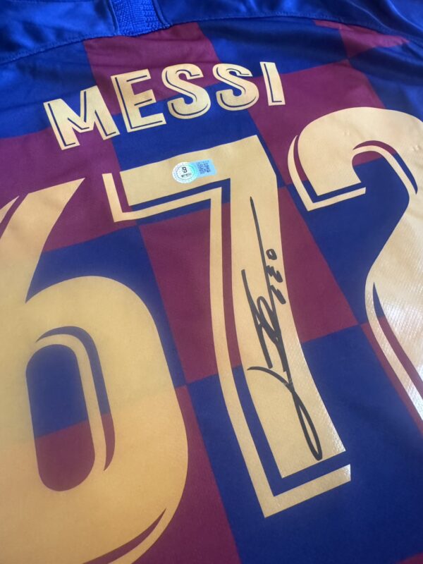 【收藏家先生】｜足球｜簽名球衣｜Messi 梅西巴塞 BAS認證簽名球衣