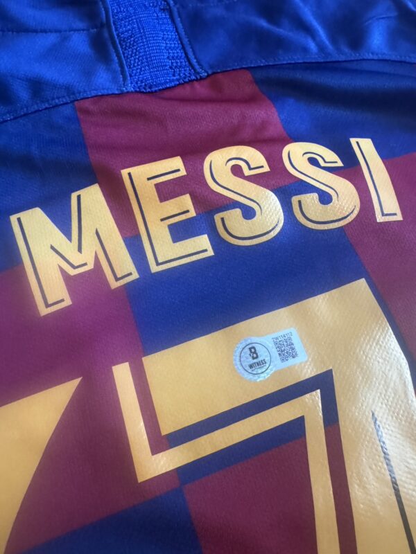 【收藏家先生】｜足球｜簽名球衣｜Messi 梅西巴塞 BAS認證簽名球衣